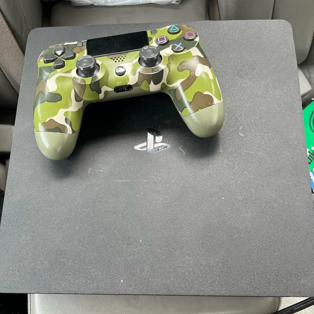 PS4 - Picture 2 of 5